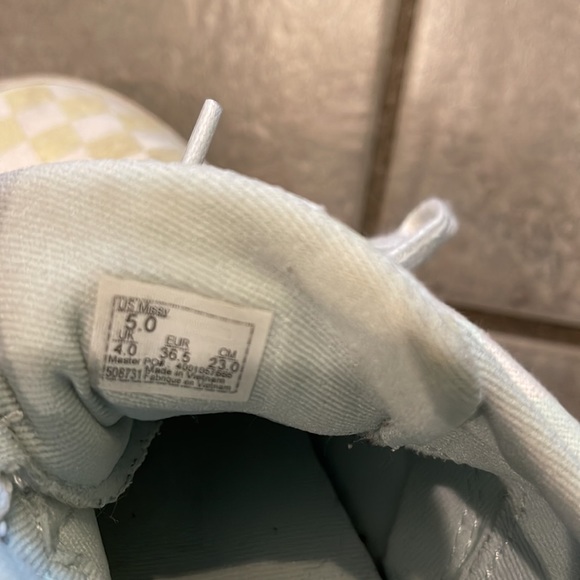 Vans - Picture 7 of 7